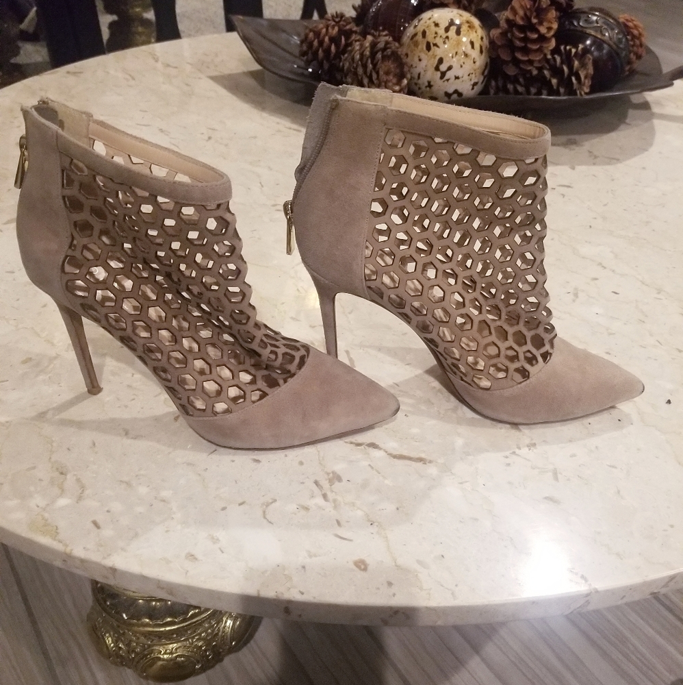 RAYE Tobi perforated  suede bootie - Picture 3 of 6